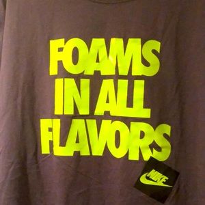 NIKE Foamposite Tee, GRY/VLT in XXL